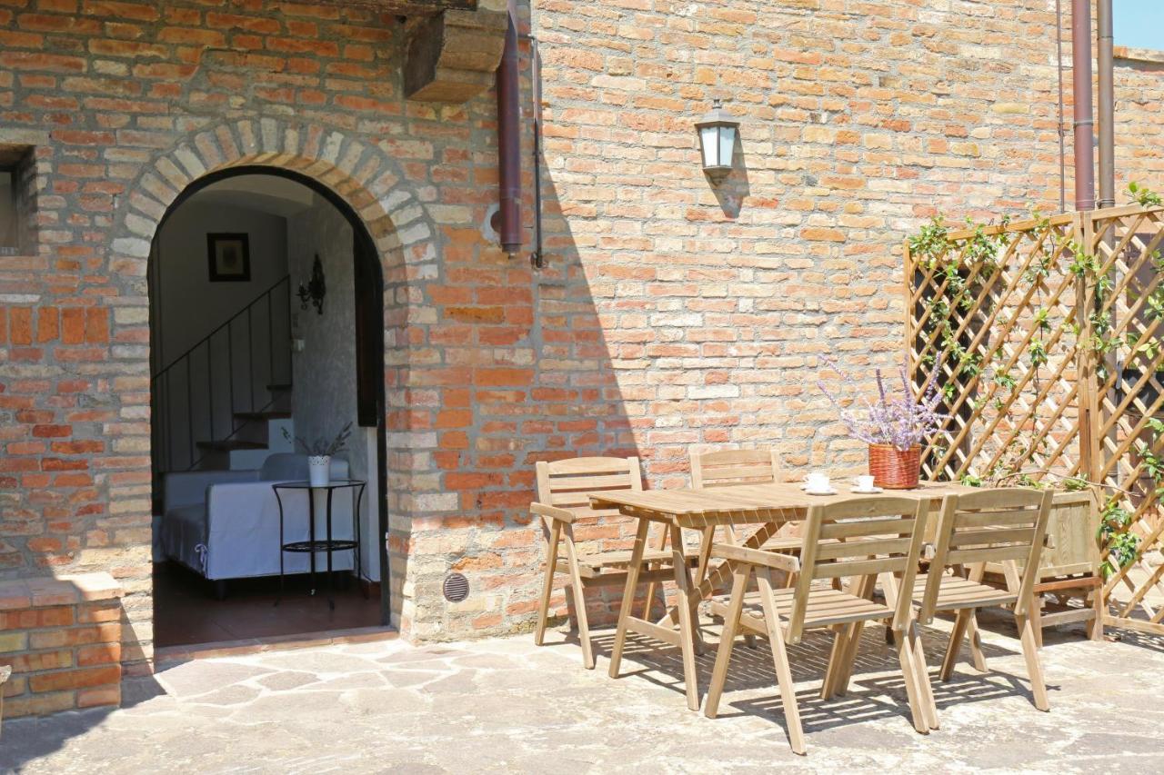 Agriturismo Macciangrosso Casale Piccolomini キウージ エクステリア 写真